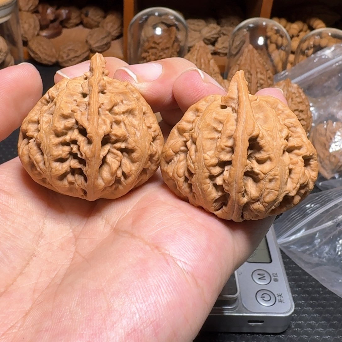 文玩核桃把件大肚红灯笼