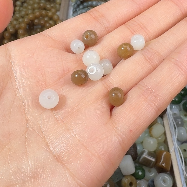 和田玉未镶嵌颈饰一组10个6.7