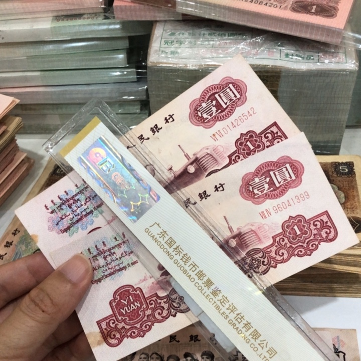 女拖两张，旧品保真