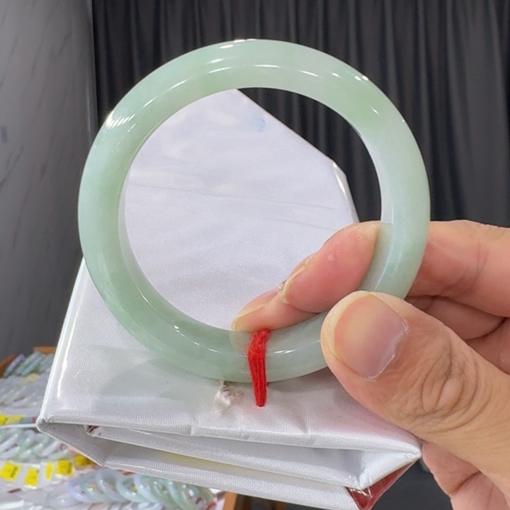 翡翠手镯未镶嵌春****s纯天然缅甸翡翠a货