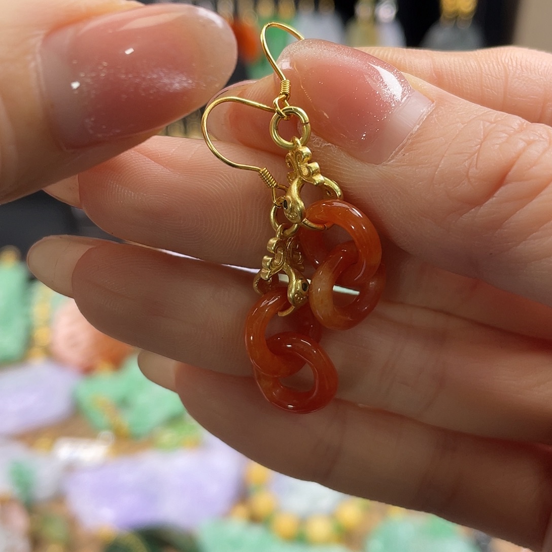 好***情翡翠未镶嵌颈饰待编织