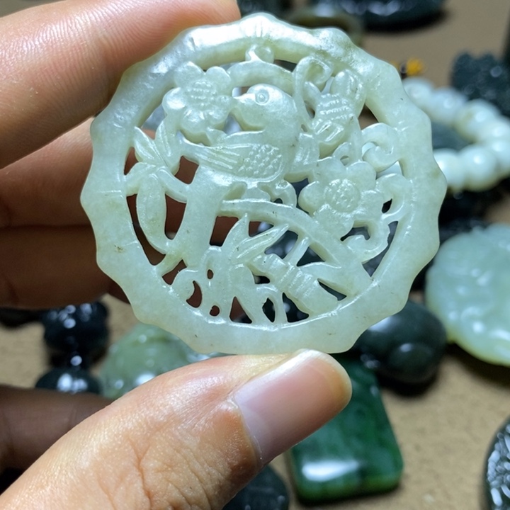 和田玉未镶嵌颈饰