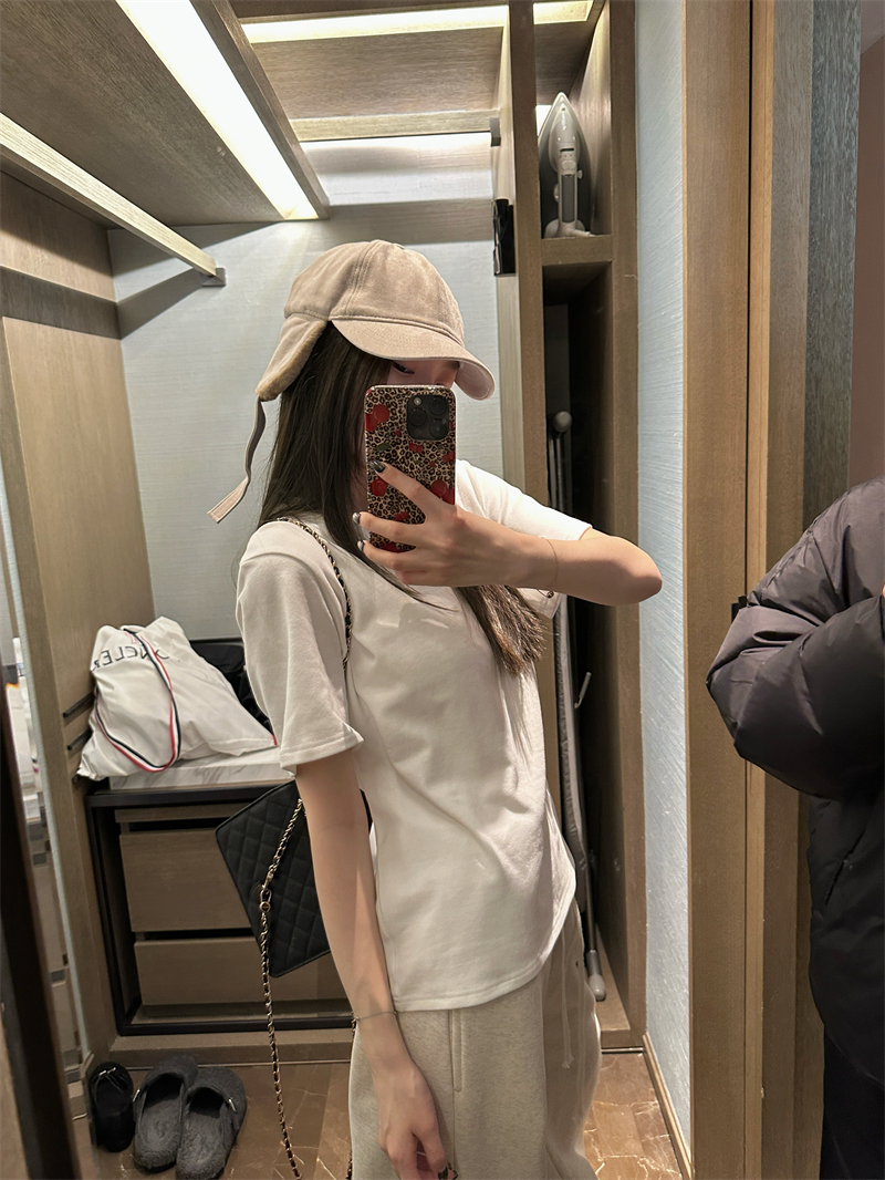 【OPENING自制】年终回馈粉丝~no退no换 随机美衣T恤等