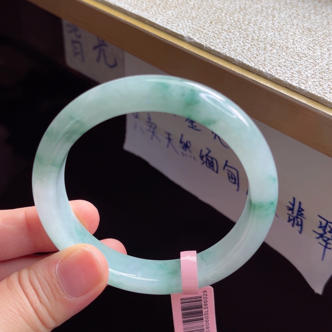 翡翠手镯未镶嵌手镯