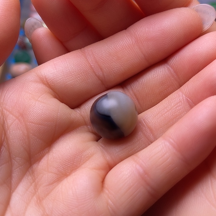 对***入玛瑙/玉髓未镶嵌颈饰