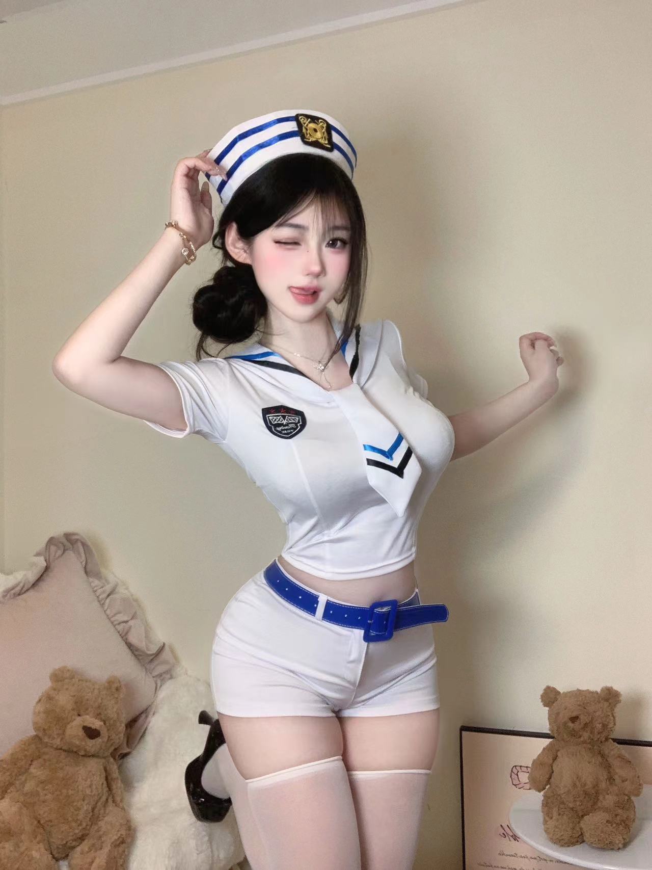 dj诱惑辣妹短裤白色夏季显瘦简约通勤休闲风短袖纯欲时尚紫色战袍