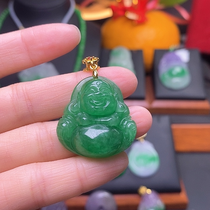 翡翠颈饰未镶嵌佛