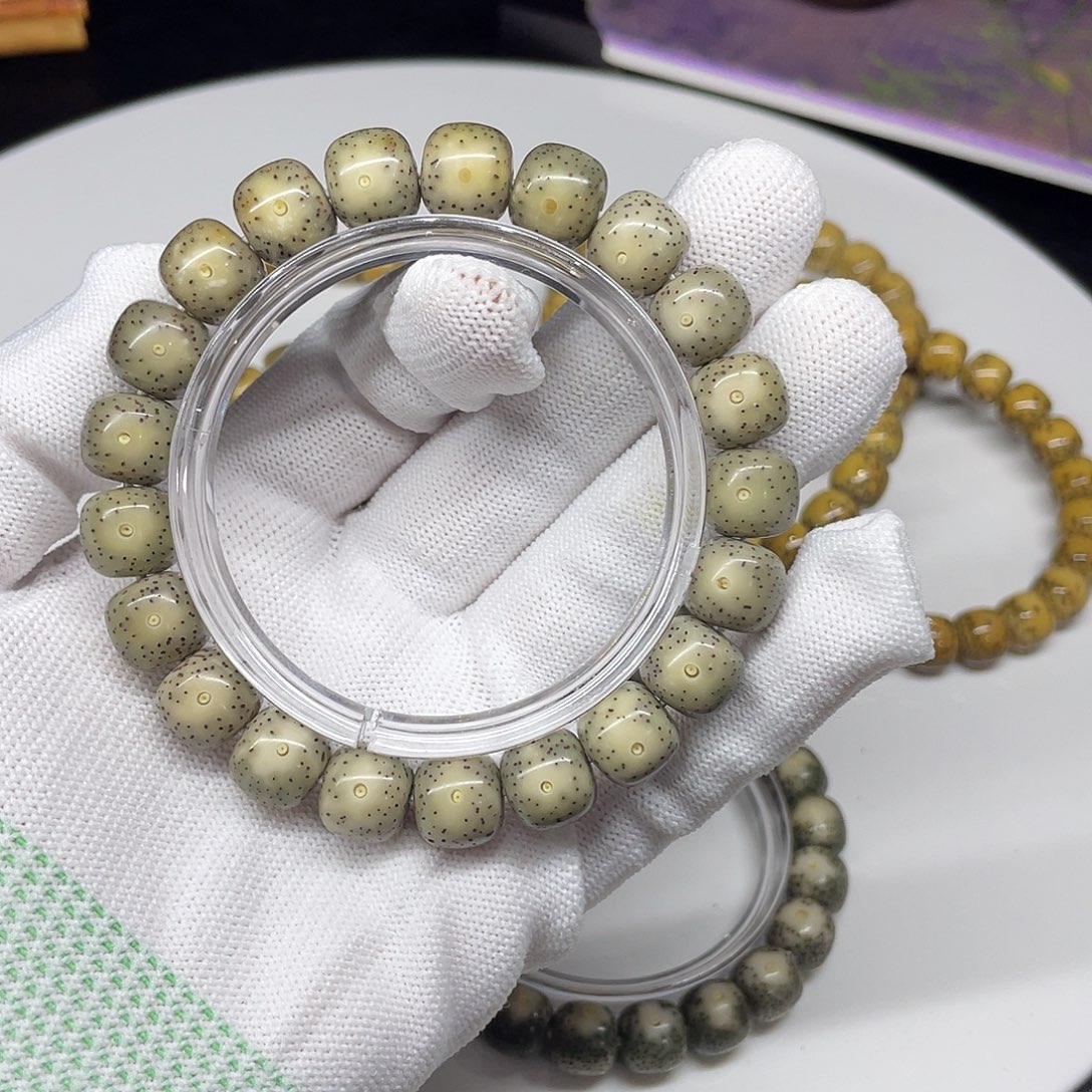 吊坠星月菩提43。11/10绿冰黄金瞳