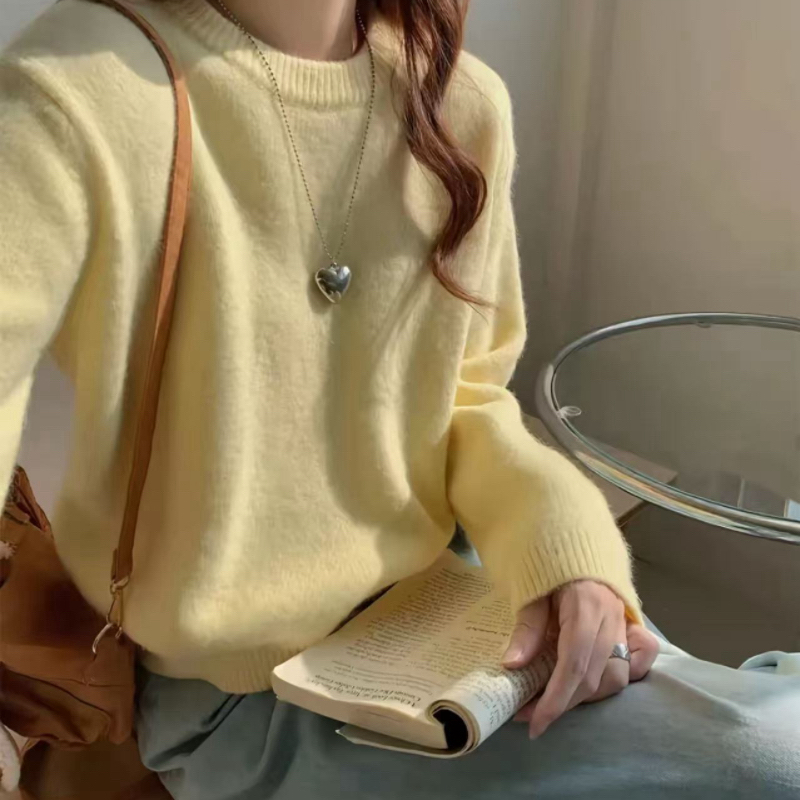 秋冬软糯加厚纯圆领套头宽松女款针织打底毛衣