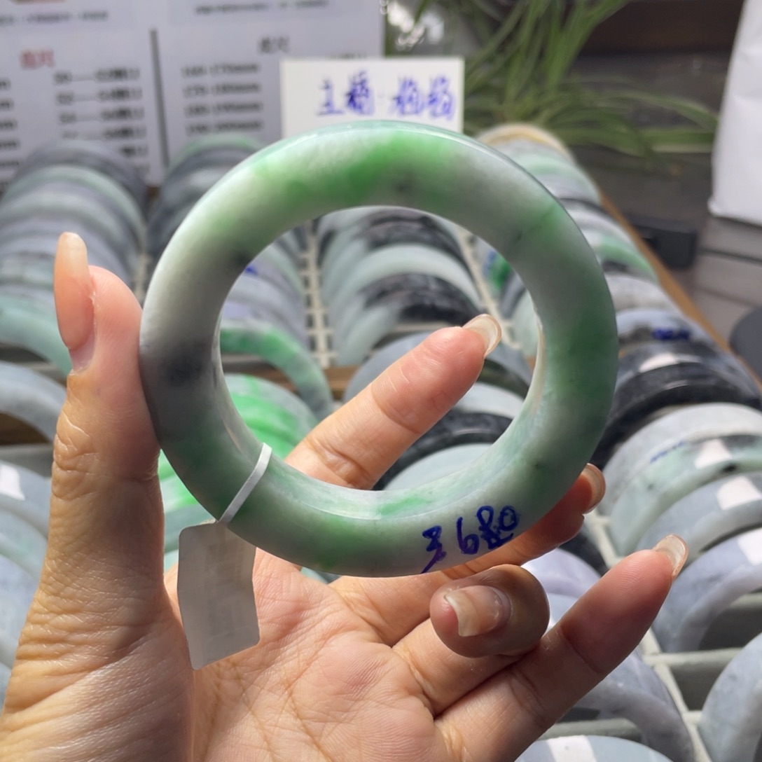 定制翡翠未镶嵌翡翠手镯