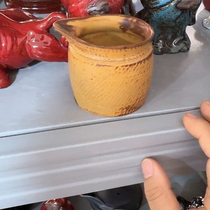 主人杯一个，瓷。。品茗
