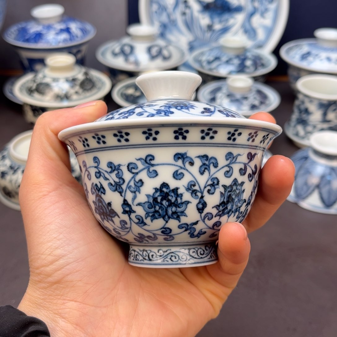 景德镇青花缠枝莲盖碗