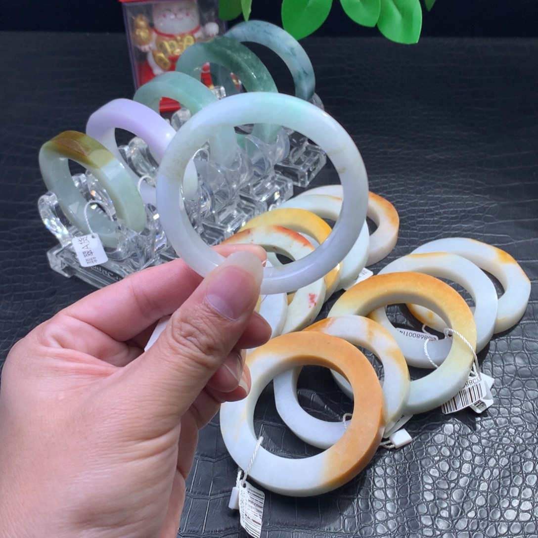 定制翡翠未镶嵌手镯
