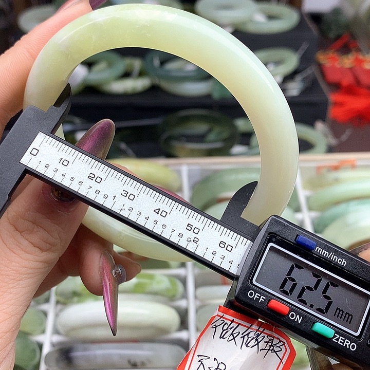 蛇纹石玉手镯未镶嵌539