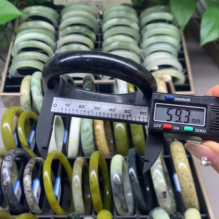 蛇纹石玉未镶嵌手镯115