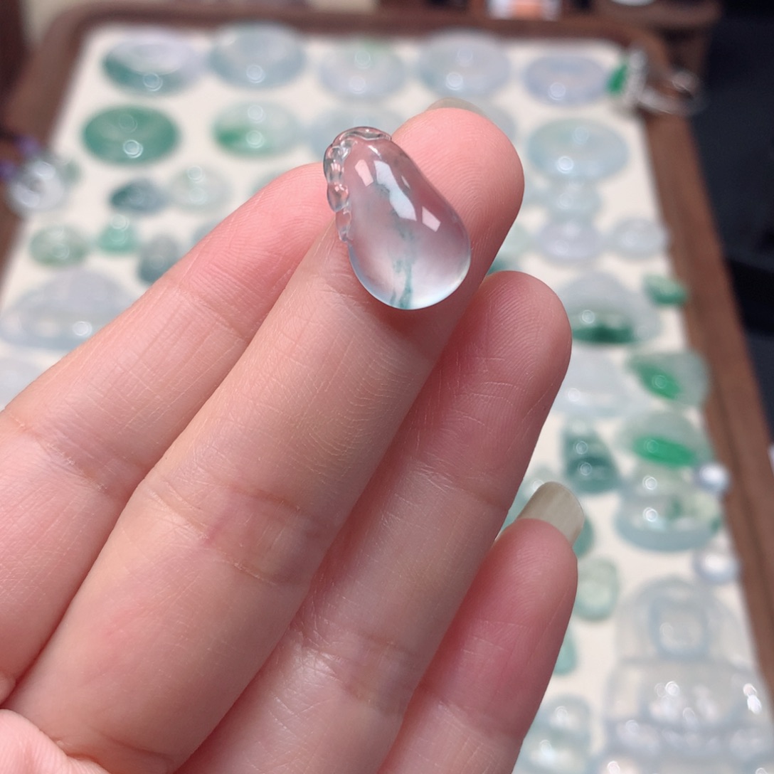 翡翠未镶嵌颈饰高冰飘花福瓜