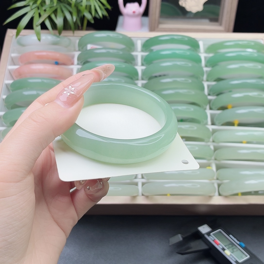 石英质玉未镶嵌手镯5657
