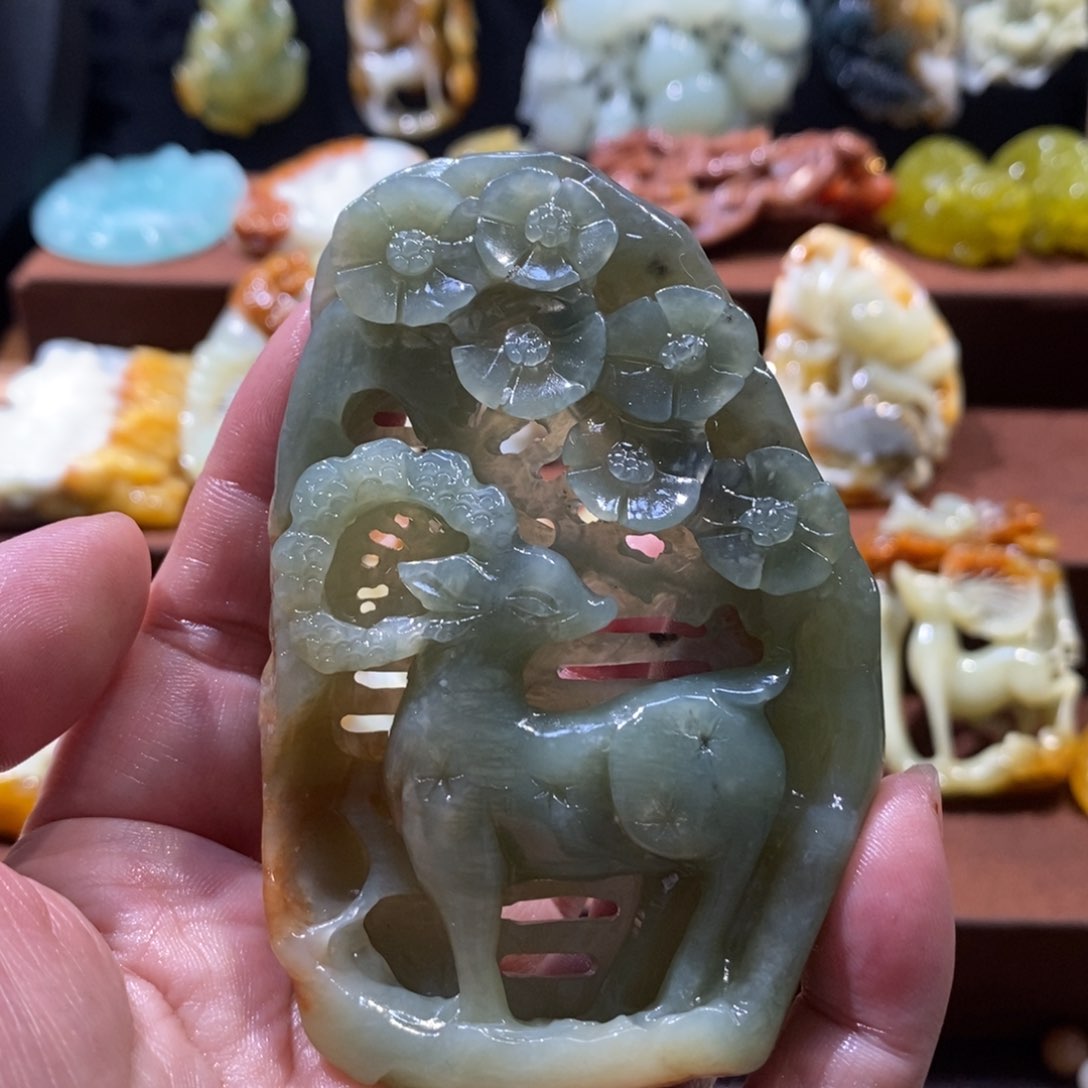 蛇纹石玉颈饰未镶嵌