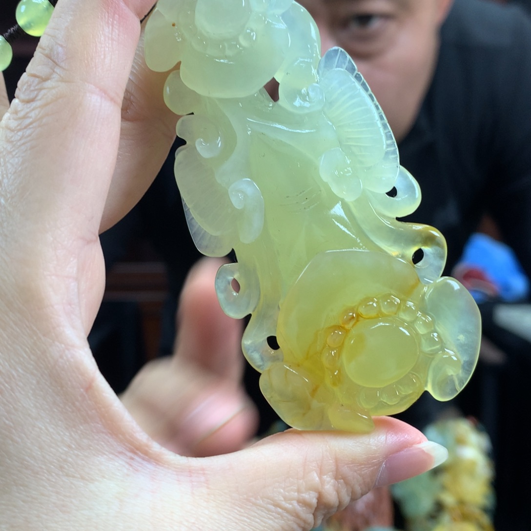 蛇纹石玉未镶嵌颈饰