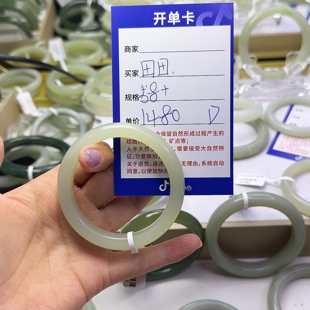 田***a和田玉手镯未镶嵌