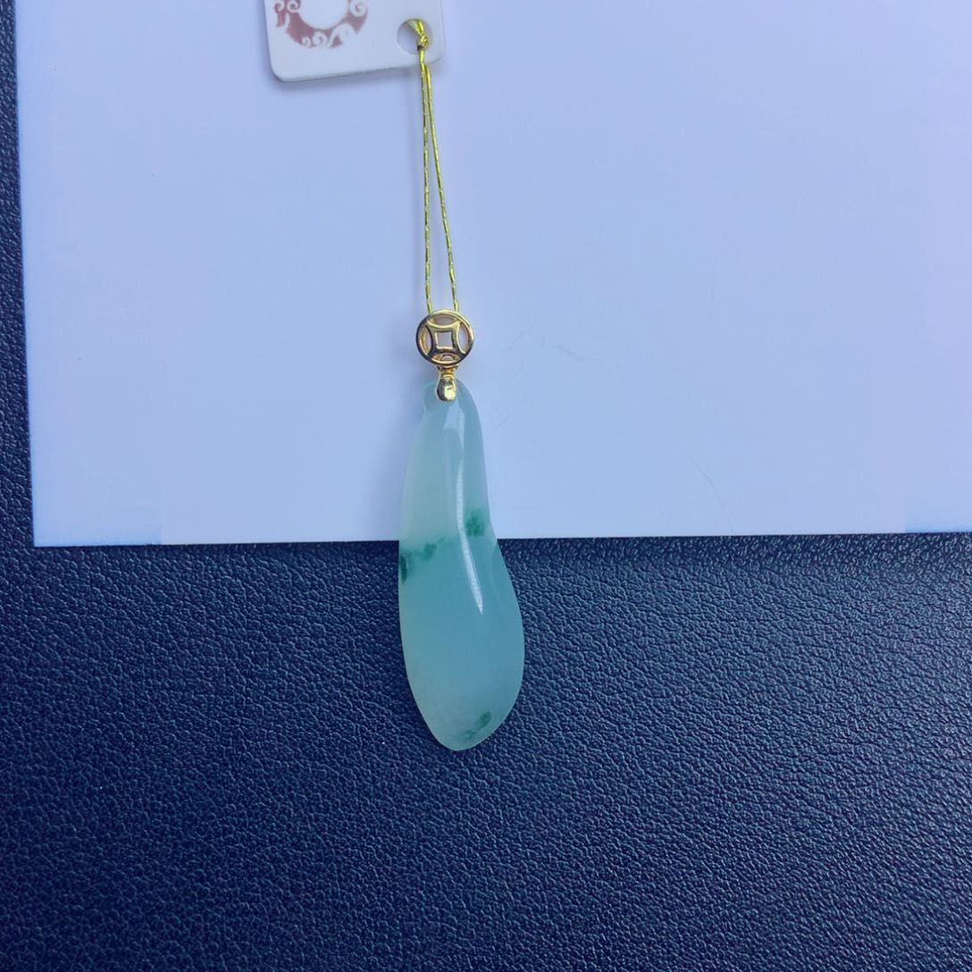 翡翠未镶嵌颈饰福瓜 