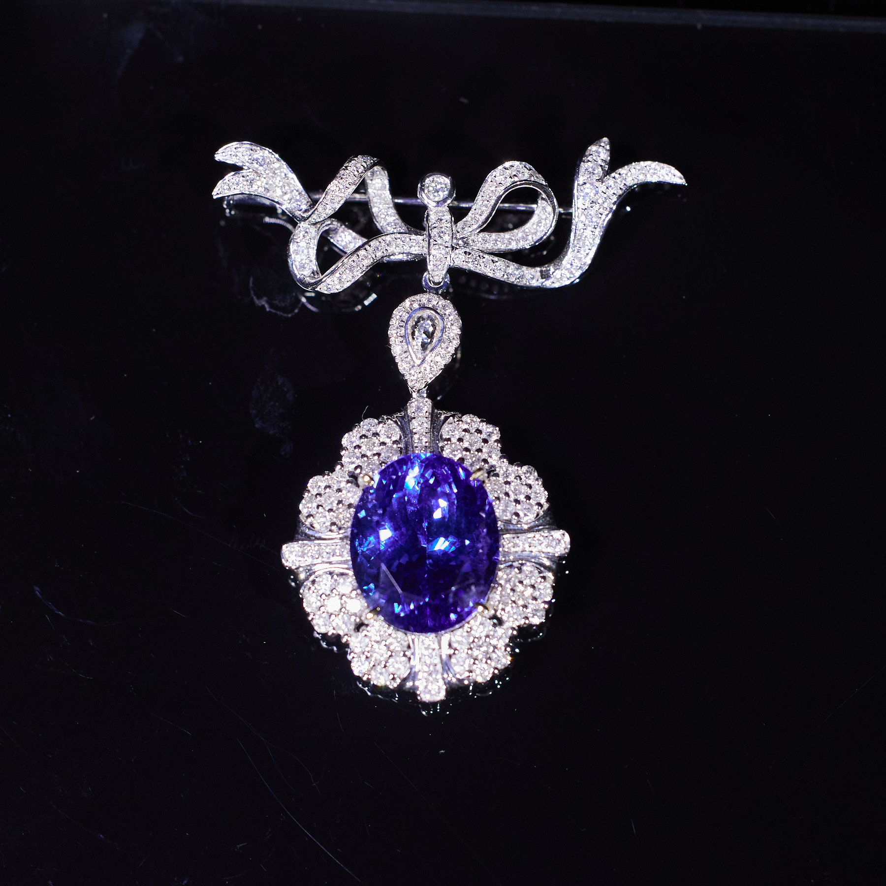 玉峰珠宝丨安娜【清梵】坦桑石胸针*18K镶嵌*U9275多样性发其一