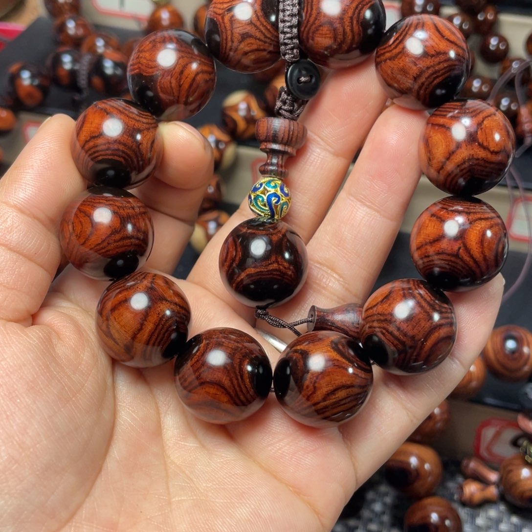 斯***窗花梨木类2.0的鬼脸对眼