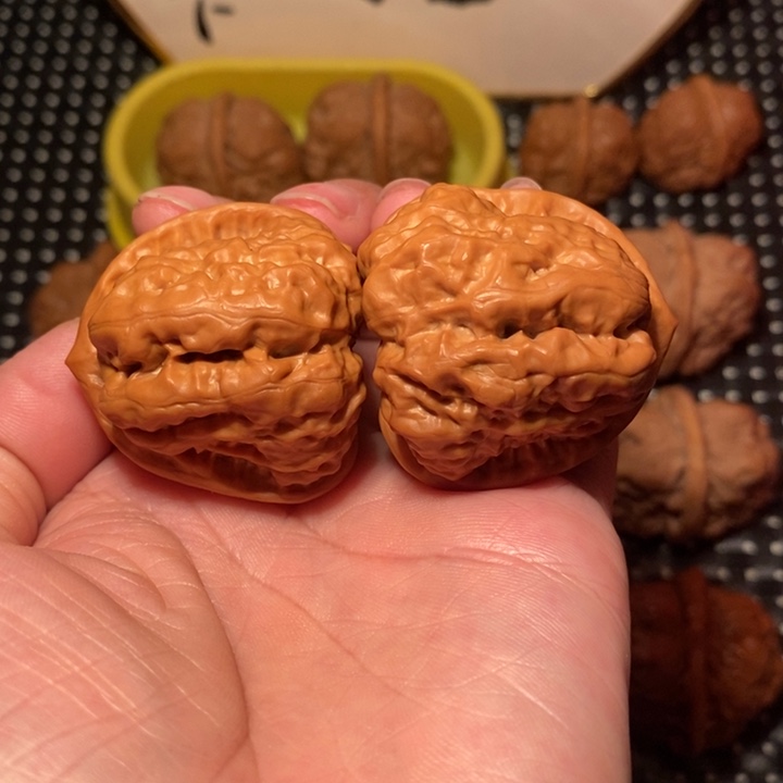 m***。把件文玩核桃四开一线天八天