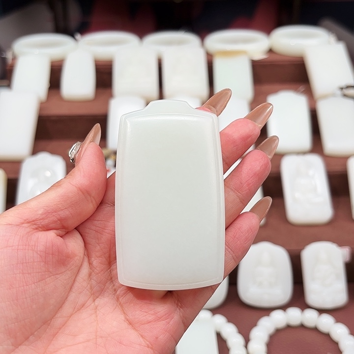 和田玉颈饰未镶嵌慕*