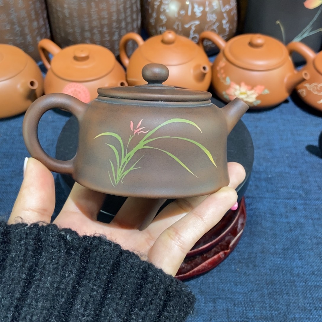 5建水紫陶手工彩填壶120c