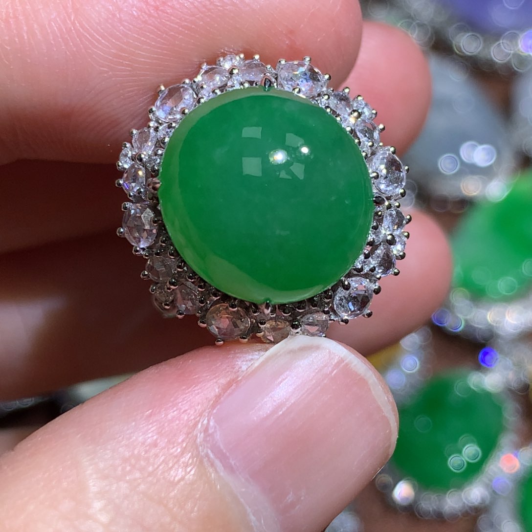 翡翠颈饰18K金镶嵌戒指