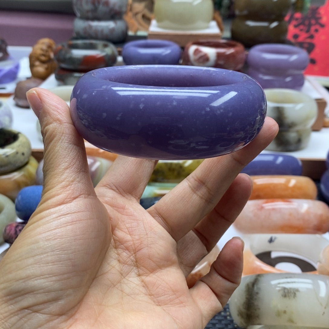 青***溢石英岩玉手镯未镶嵌