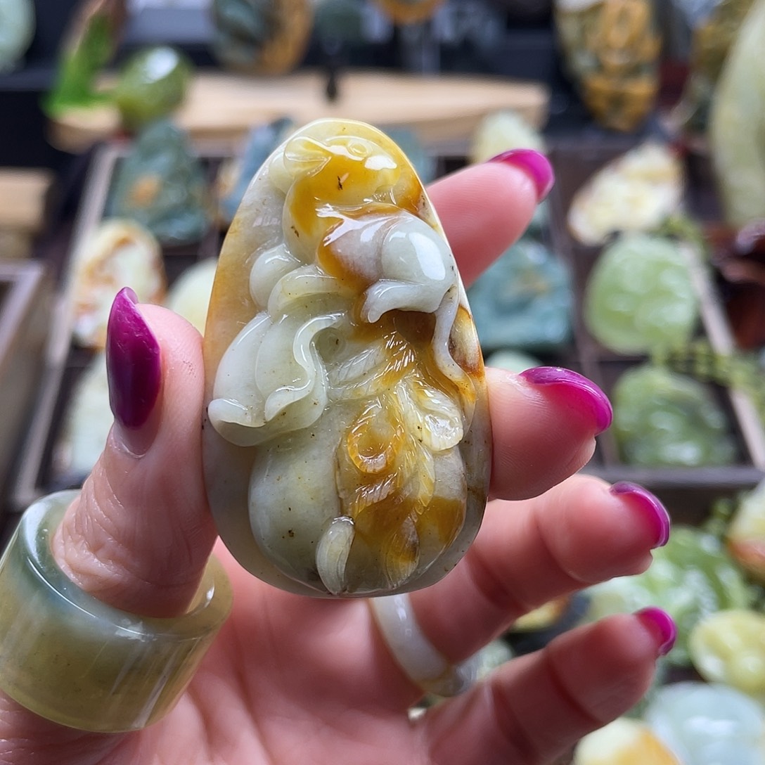 蛇纹石玉颈饰未镶嵌花玉原皮属你有钱