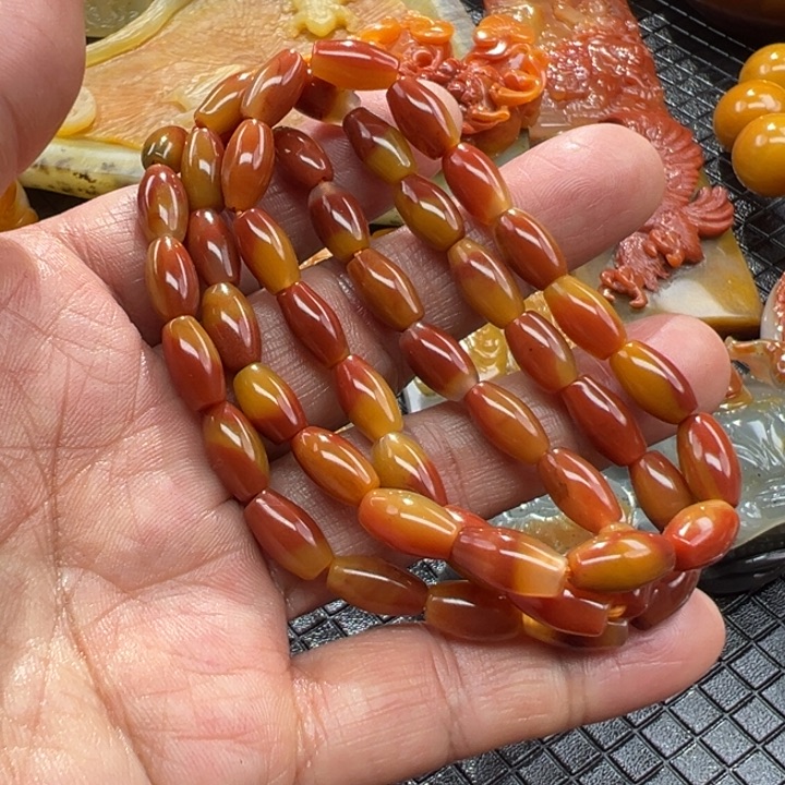 石英质玉（黄龙玉）颈饰未镶嵌