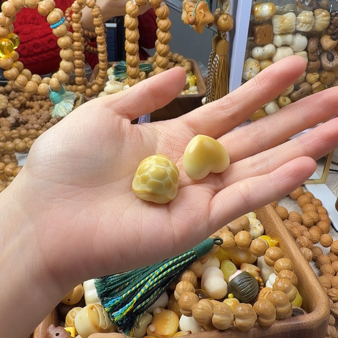 蕙***嵘菩提籽类猴头手串