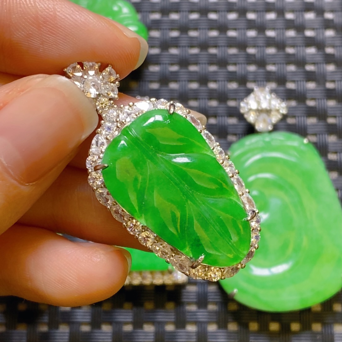 翡翠颈饰银S925镶嵌吊坠