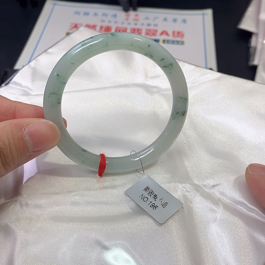 翡翠未镶嵌手镯（圆镯）