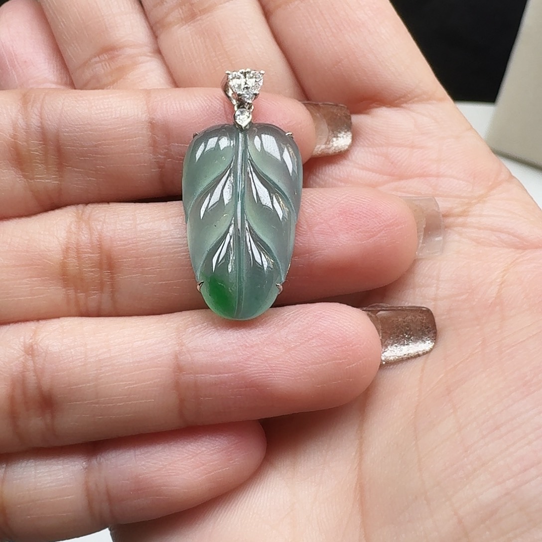 翡翠18K金镶嵌颈饰