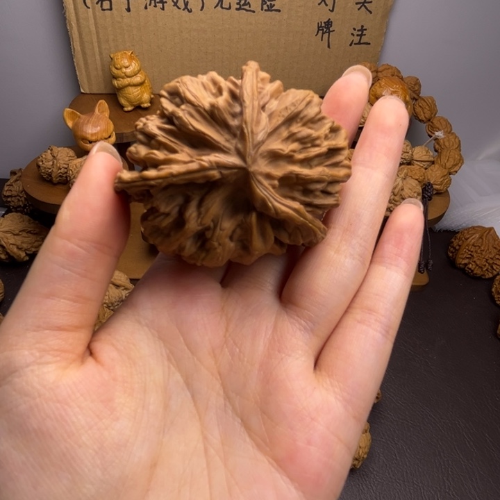****人桃核吊坠帝王单只异型有瑕