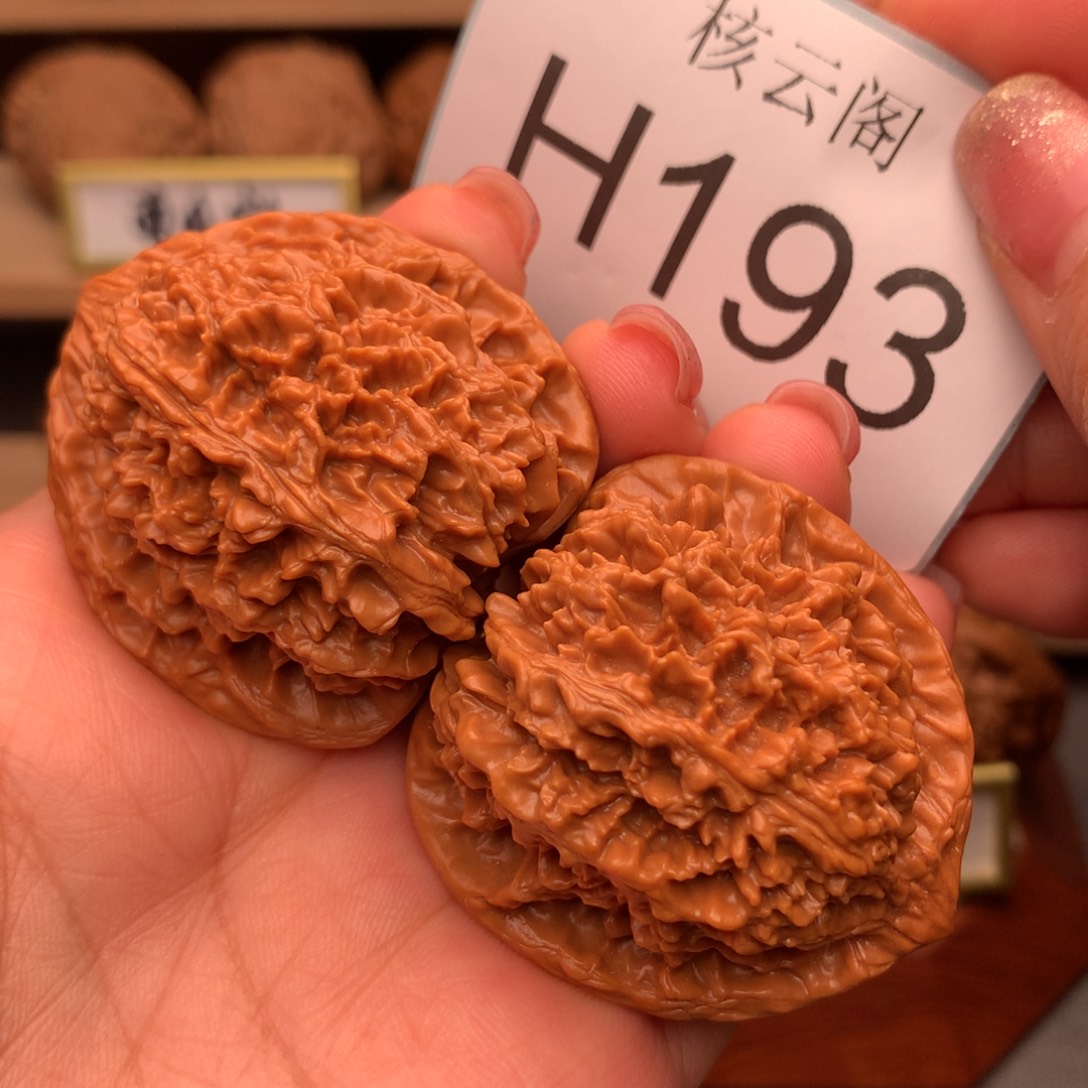 文玩核桃吊坠42红皮满天星克重47.7克