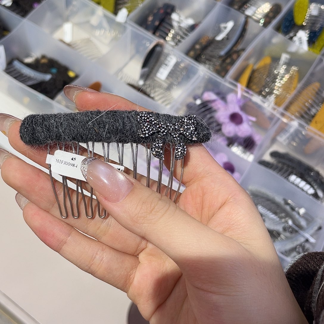 布艺非金属深灰砂糖插
