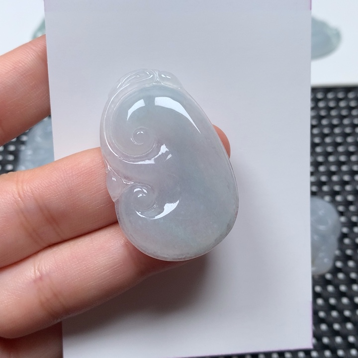 翡翠未镶嵌颈饰如意