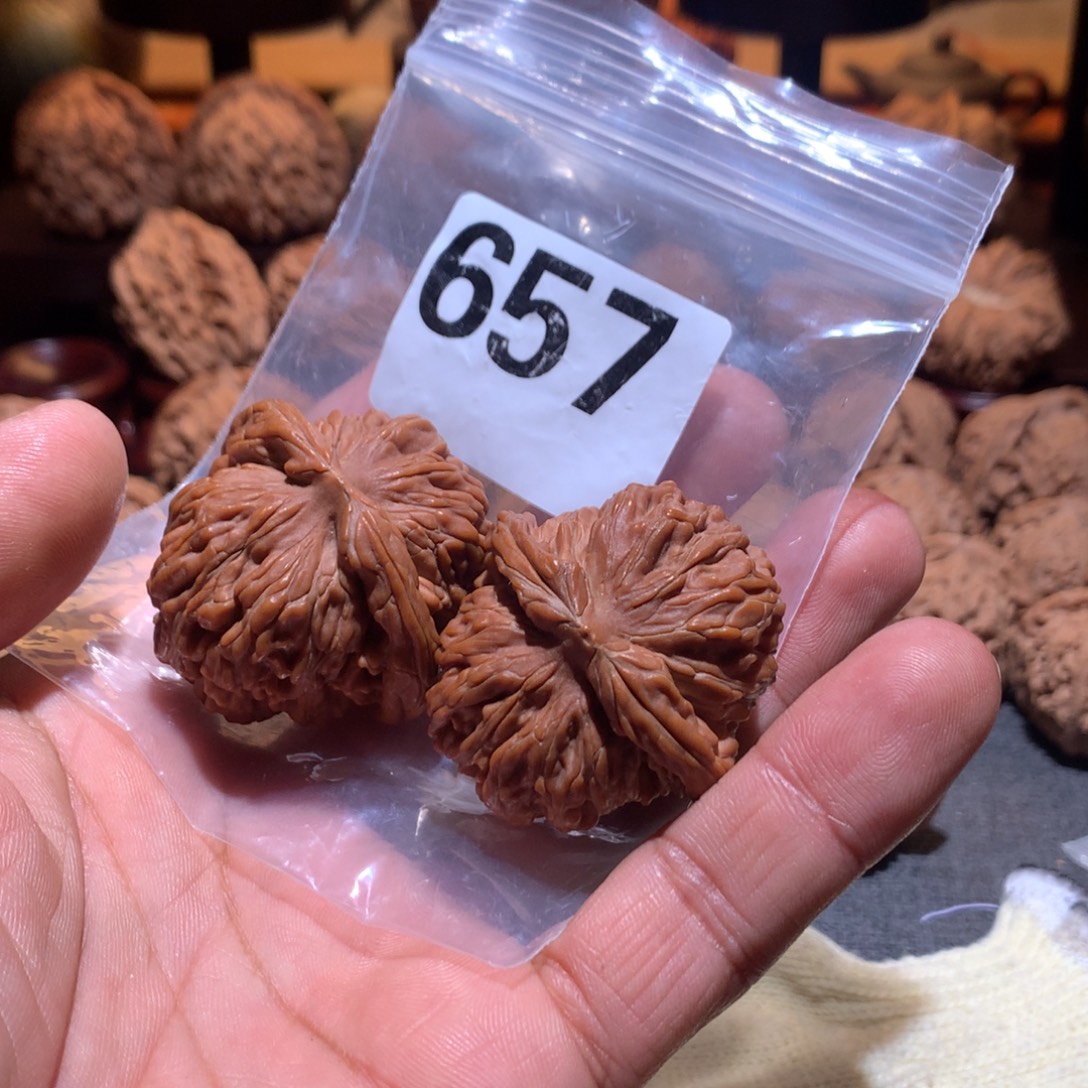 哽***咽把件桃核四座楼磕尖瑕疵处理657号