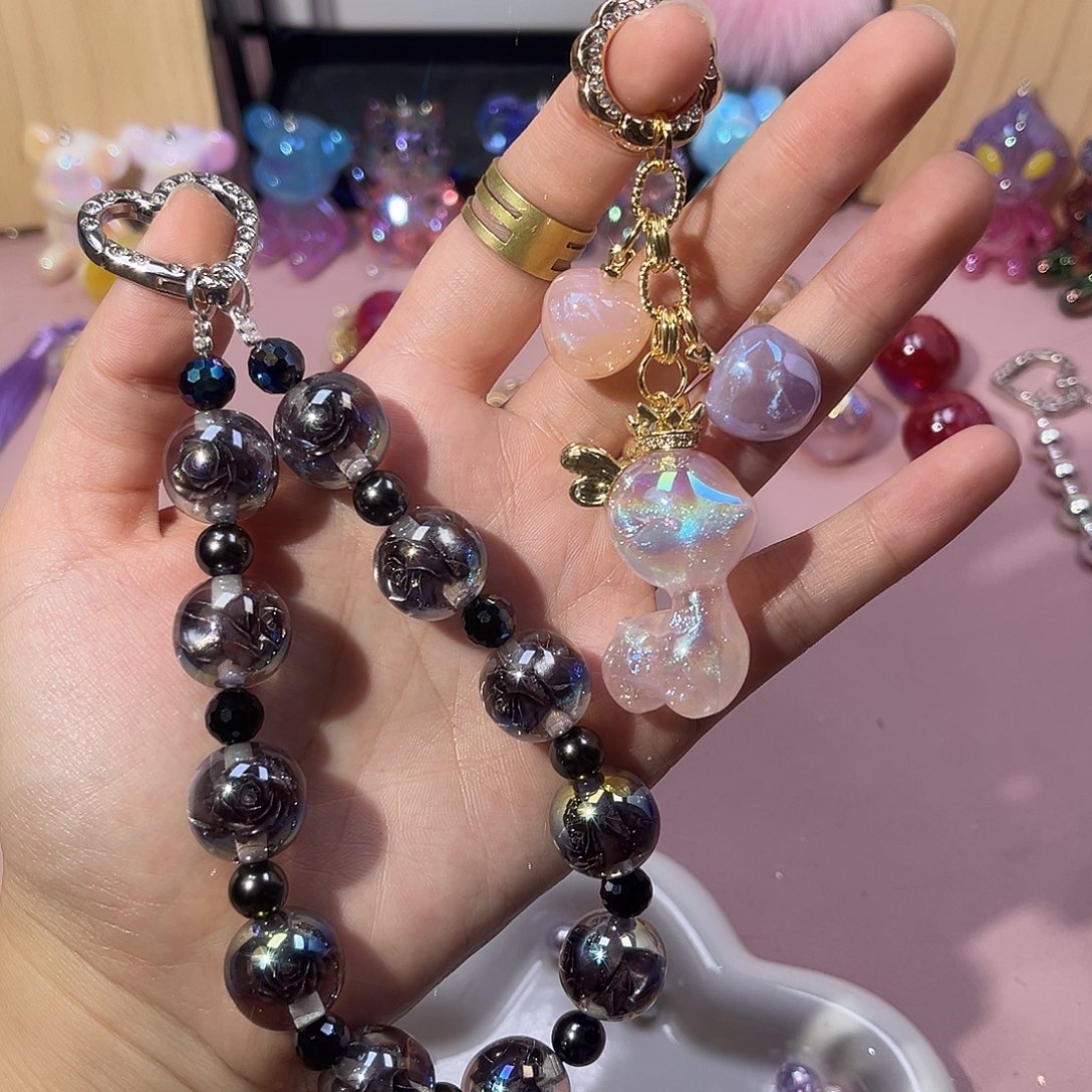 树脂铜合金两个挂件