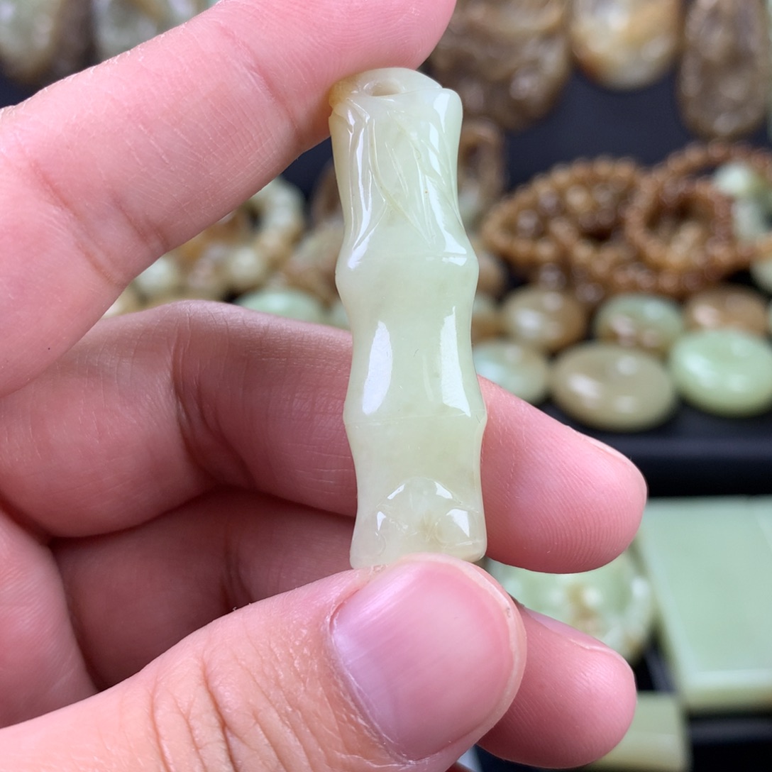 浪***生和田玉未镶嵌颈饰