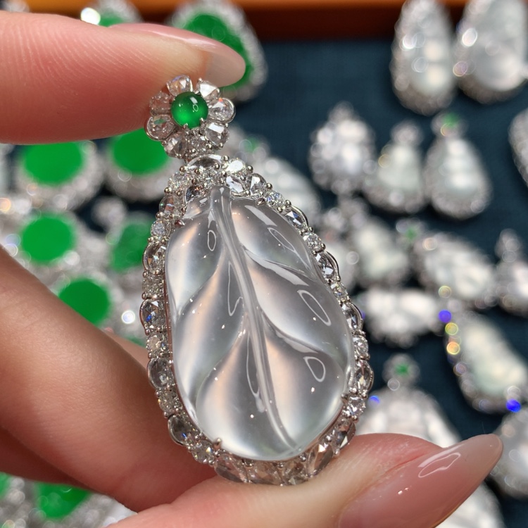 【闪购商品】翡翠颈饰18K金镶嵌叶子