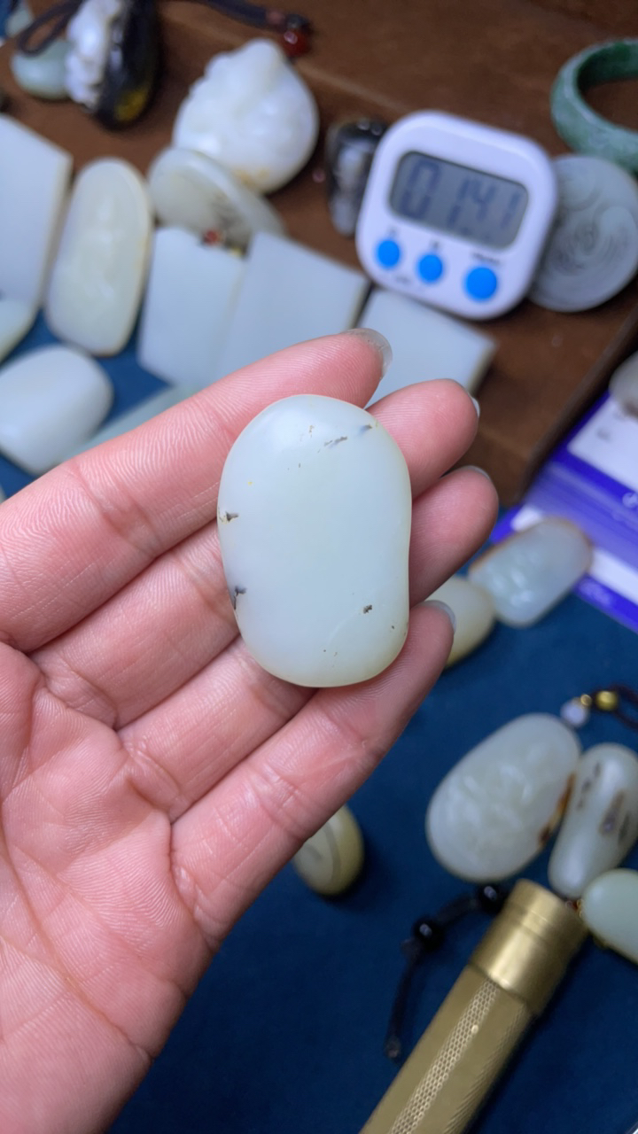 新疆和田玉白玉吊坠