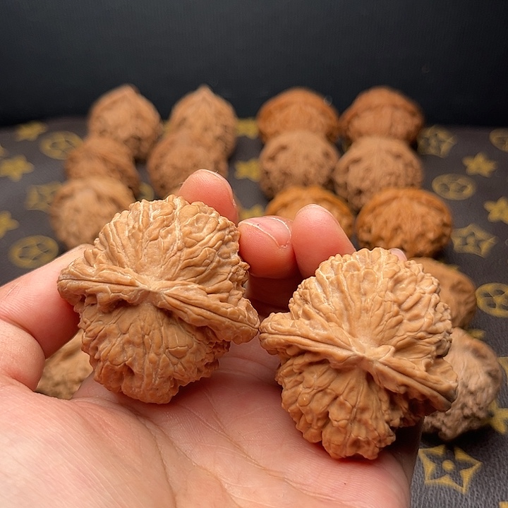 C***.文玩核桃吊坠43白狮子