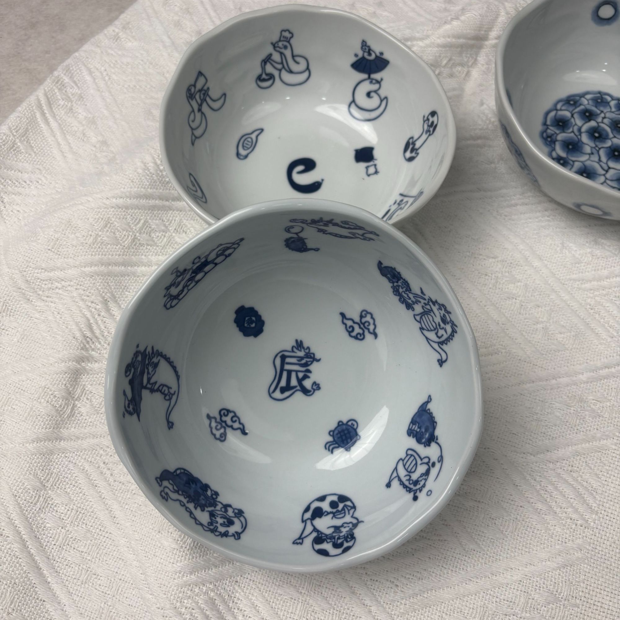 日产佐贺有田烧进口半手绘染付卡通生肖米饭碗异形钵釉下彩青花碗