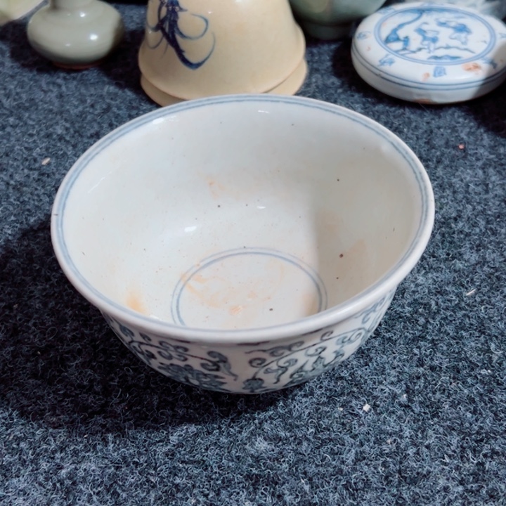 花***居瓷片青花文饰的一个碗